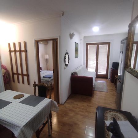 Apartment Mixa Belgrado Buitenkant foto